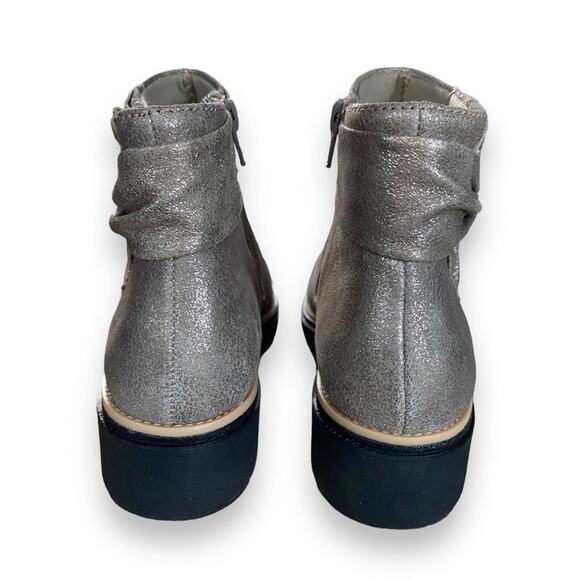 Clarks Sharon Leather Ankle Boots Sz 6.5
Metallic Pewter Side Zip Comfort Shoes - Picture 6 of 12